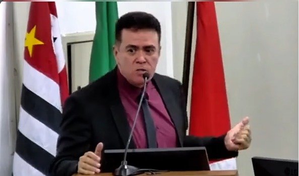 OH GLÓRIA PERDE A PACIÊNCIA: “BAGRE ENSABOADO”, TESTA  DE FERRO E UM GOVERNO  SEM RUMO
